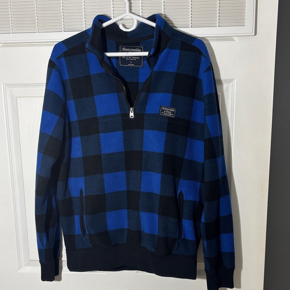 Abercrombie & Fitch Men's Blue and Black Checkered Zip-Up Sweater